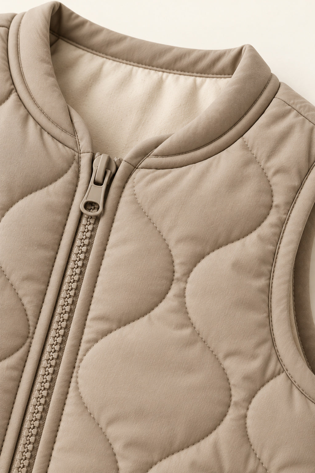 Linden Gilet in Pebble